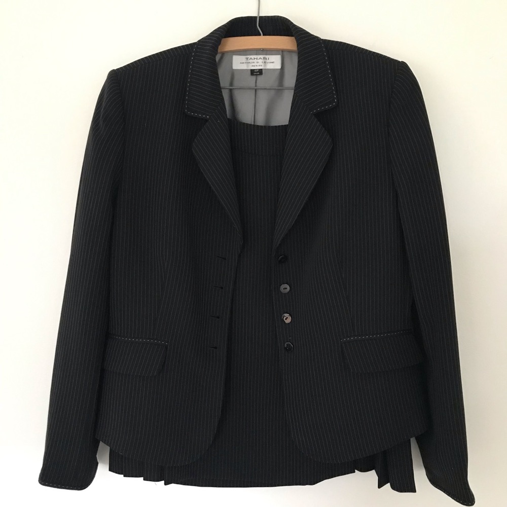Women’s suit - exquisite details